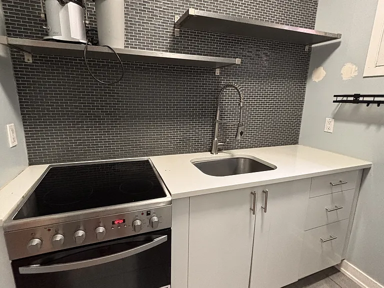490 Gilmour St #2 — Photo 10