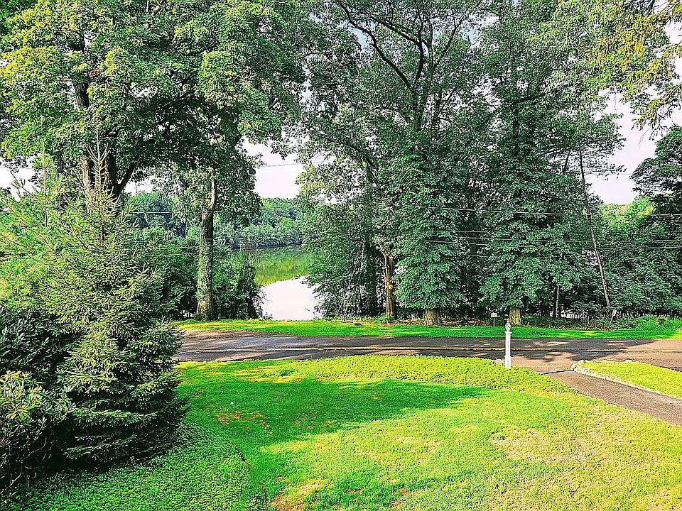 2nd image of 295 Parkside Rd