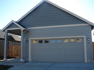 143 Taylor Pl, Cottage Grove, OR 97424