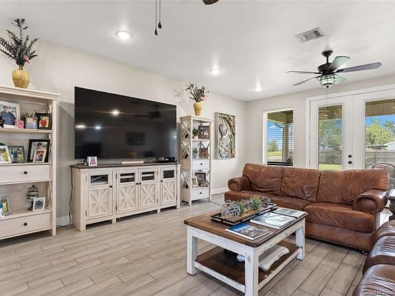 5th image of 2798 Crown Ln