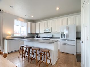 914 W Stonehaven Dr, North Salt Lake, UT 84054