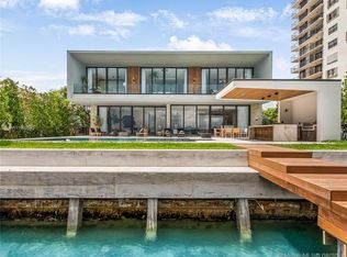 831 N Venetian Dr, Miami Beach, FL 33139