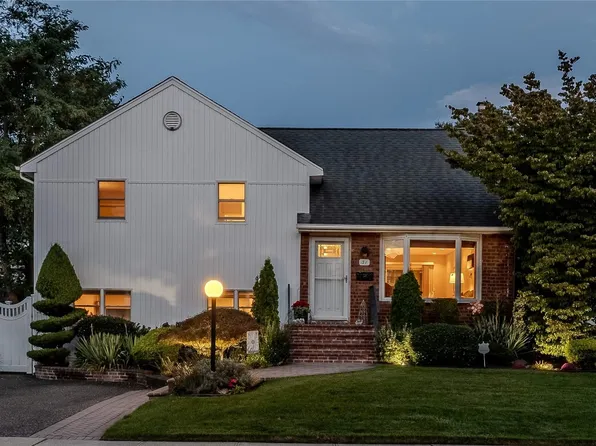 31 Spencer Drive, Bethpage, NY 11714