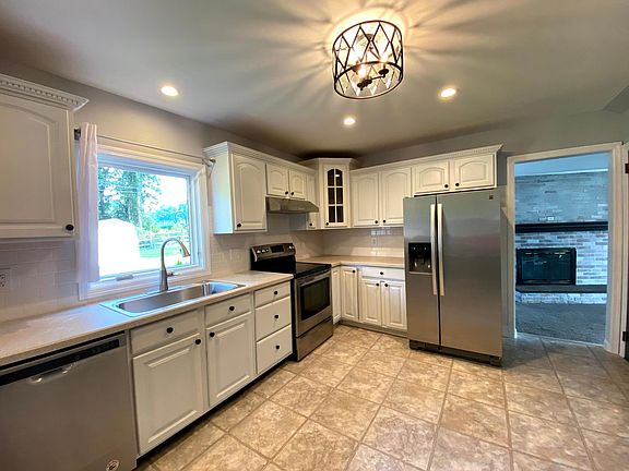 5th image of 2655 Stephenson Dr
