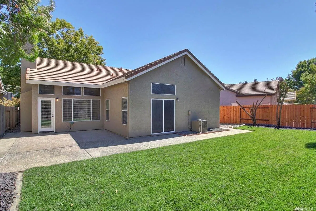 3 bed, 1250 sqft, $2,650 — Photo 3