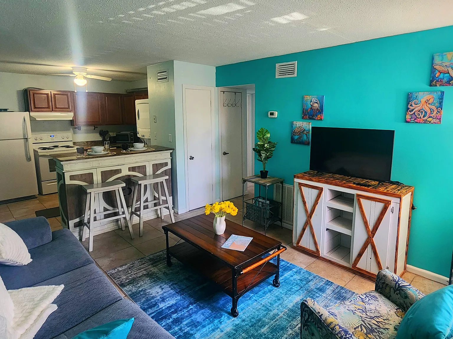 2 bed, 746 sqft, $1,800 — Photo 2