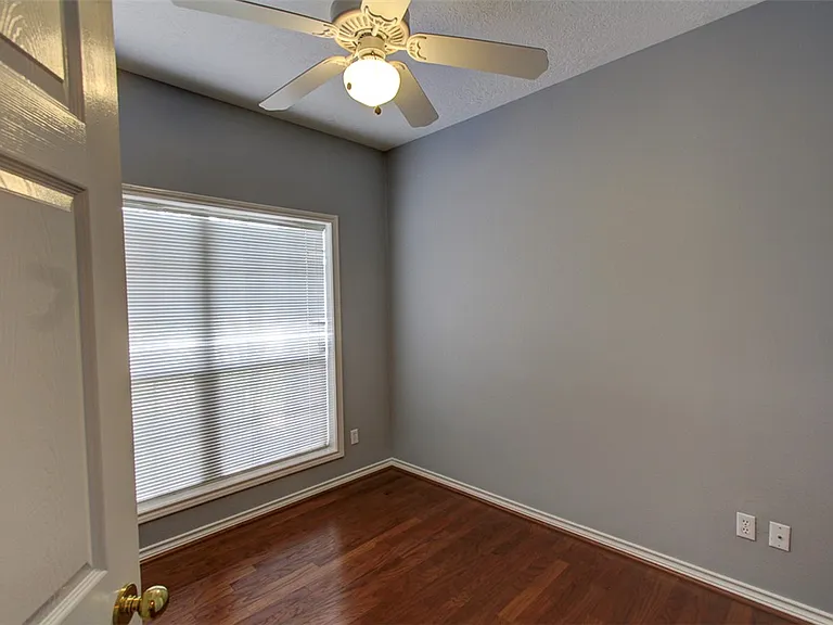 305 Landsburg Ln — Photo 19