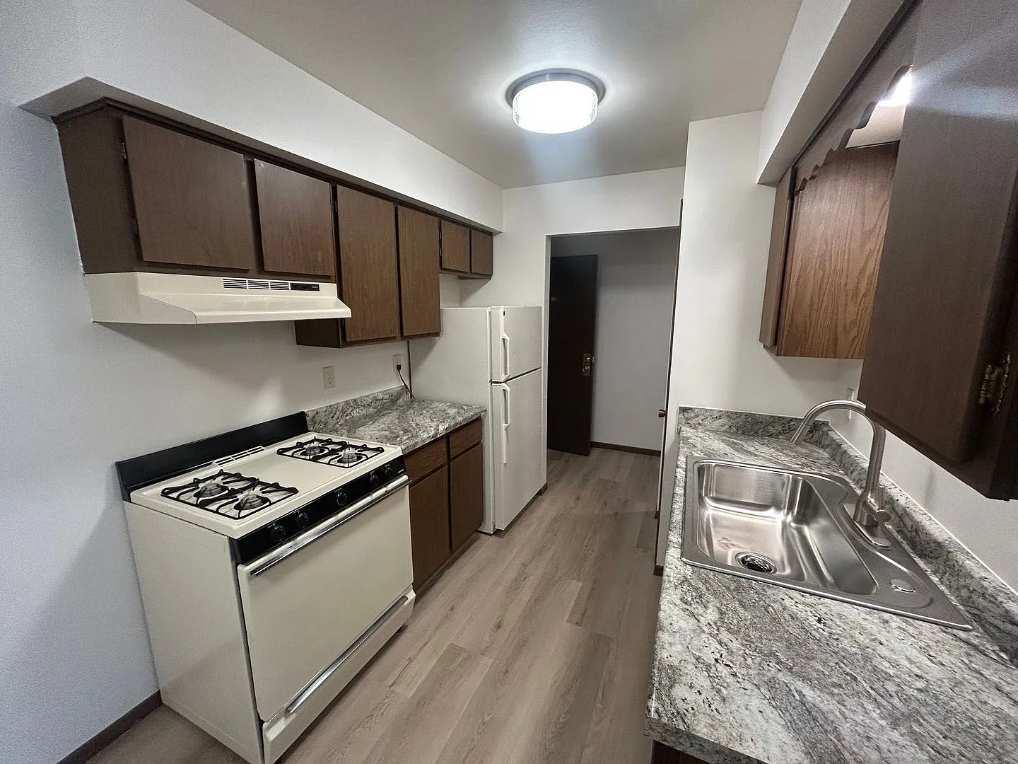 11322 W National Ave — Photo 3