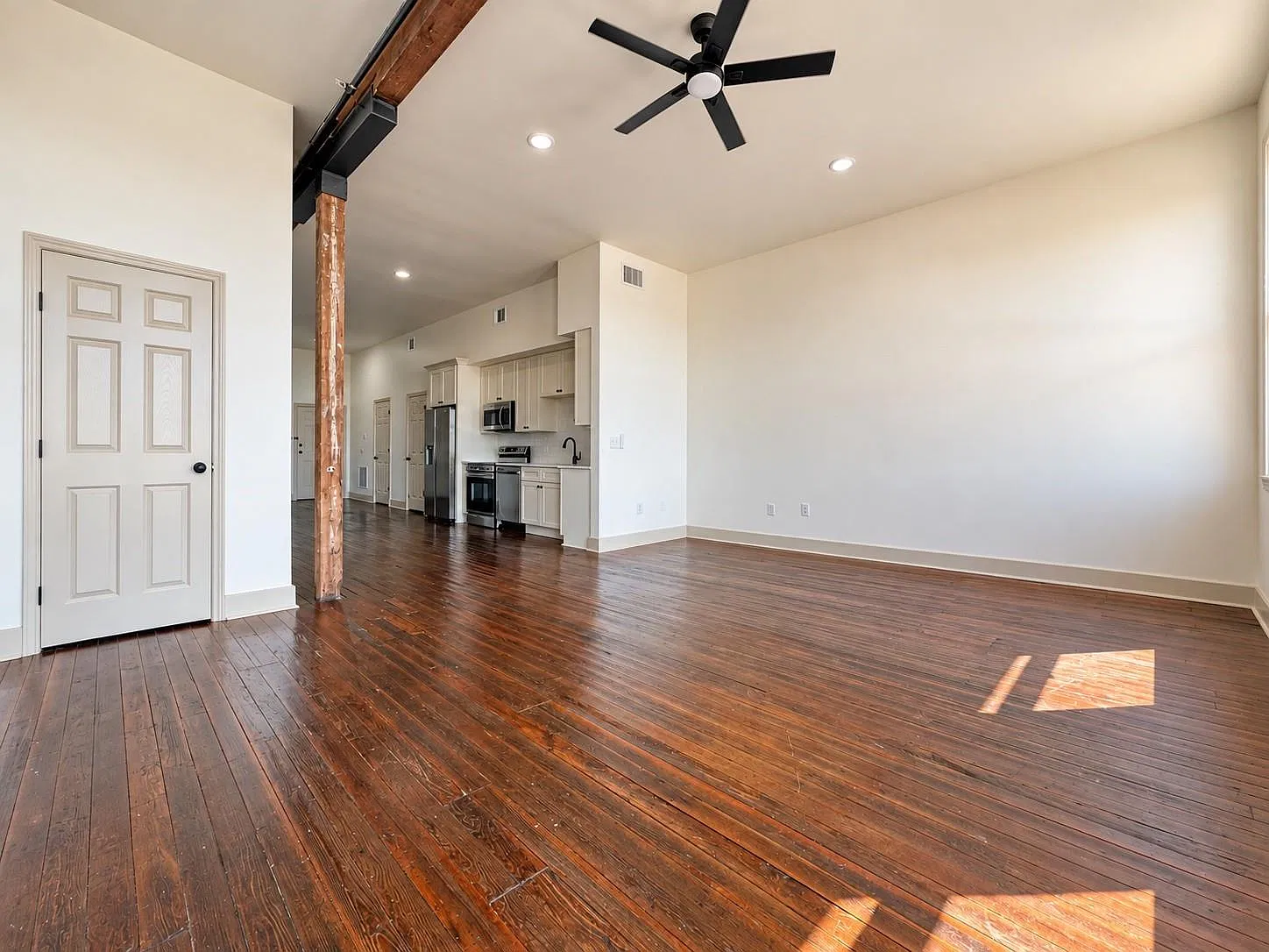 Studio, 1.0 bath, 924 sqft, $1,350 — Photo 3