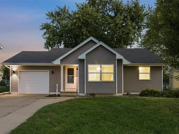 604 3rd St NW, Altoona, IA 50009