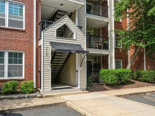 3312 Wyndham Cir APT 308, Alexandria, VA 22302