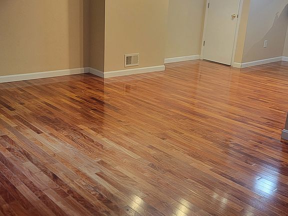 3rd image of 975 Oranmore St