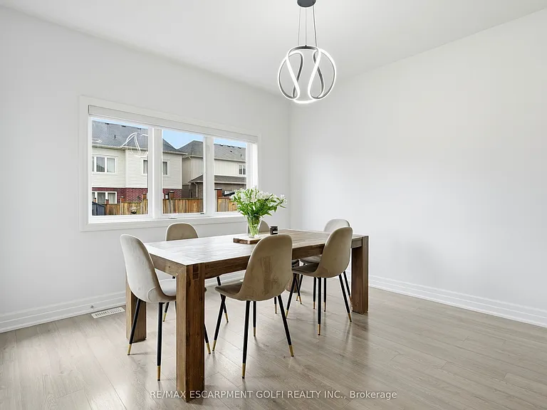 45 Dominion Cres — Photo 8