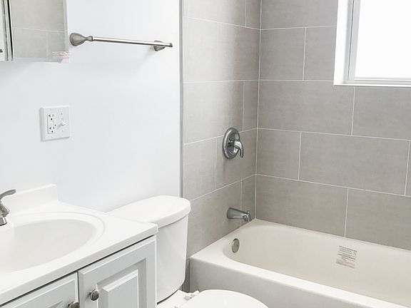 5th image of 3945 N Janssen Ave #2256369