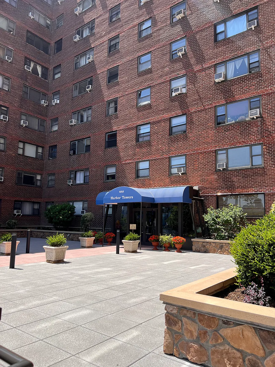 Building Photo - 6515 Boulevard East #2