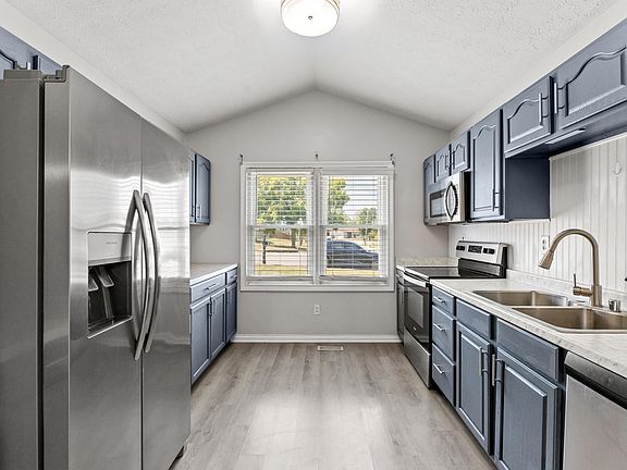 3rd image of 115 Ashley Dr