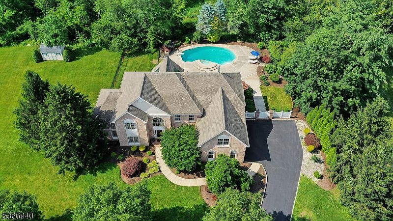 1st image of 24 Montfort Dr