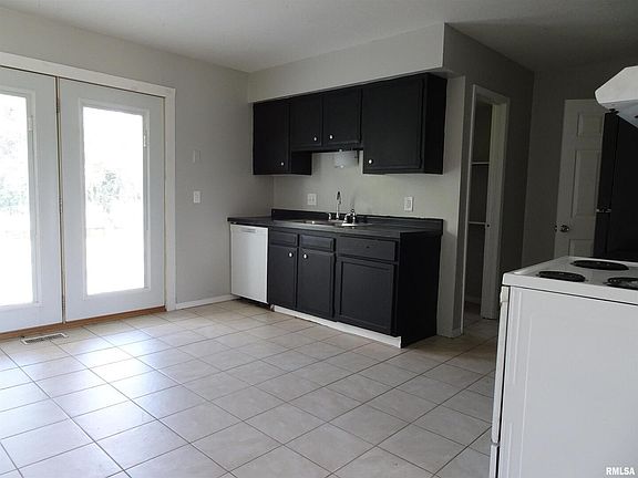 2nd image of 5510 N Division St