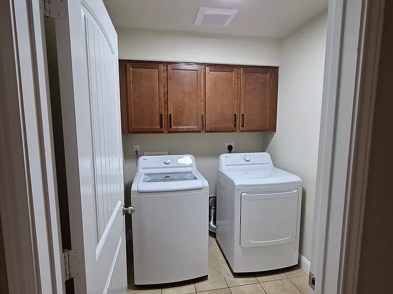 5202 Dauphin Dr — Photo 18