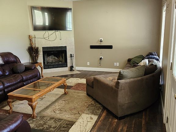 2nd image of 12 Austin Ln