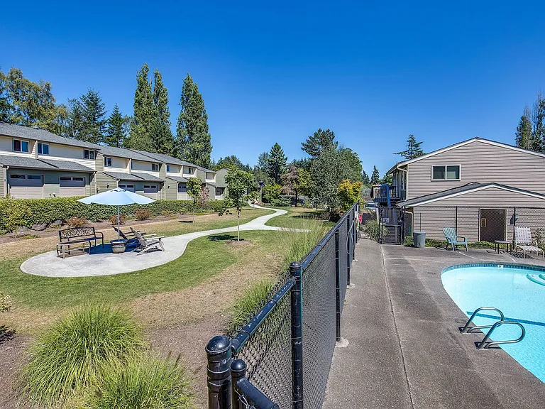 261 Shepard Way NW — Photo 9