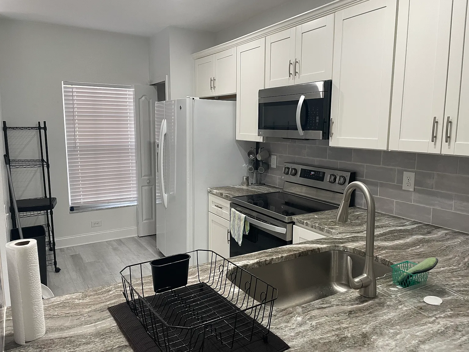 2 bed, 2.5 bath, 1184 sqft, $1,799 — Photo 3