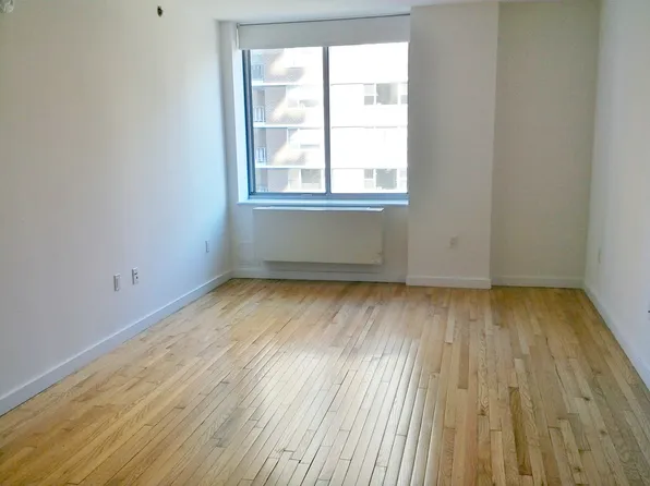 401 West 25th Street image 2 of 6