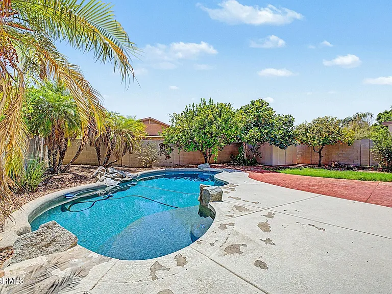 1015 E Irma Ln — Photo 47