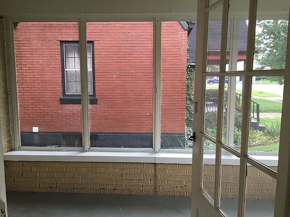 Front Porch - Screened In