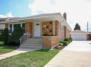 10627 S Lockwood Ct, Oak Lawn, IL 60453