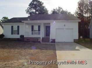 3221 Nontucket Ln, Hope Mills, NC 28348
