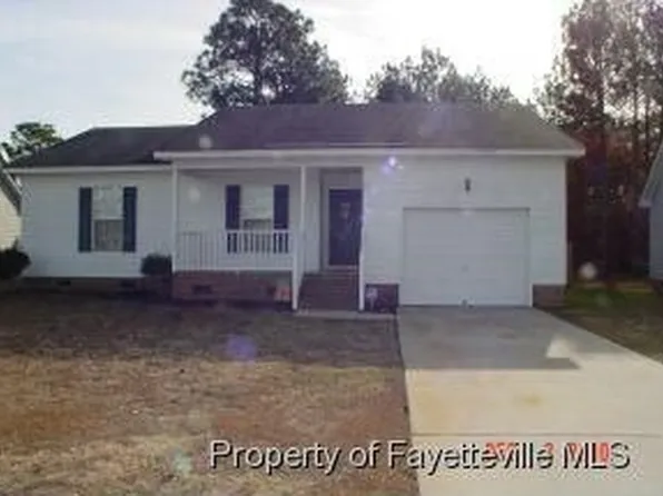 3221 Nontucket Ln, Hope Mills, NC 28348
