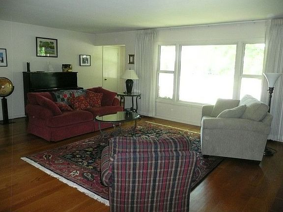 4th image of 4809 Crestwood Way
