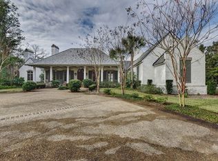 407 Hawkins Island Dr, Saint Simons Island, GA 31522