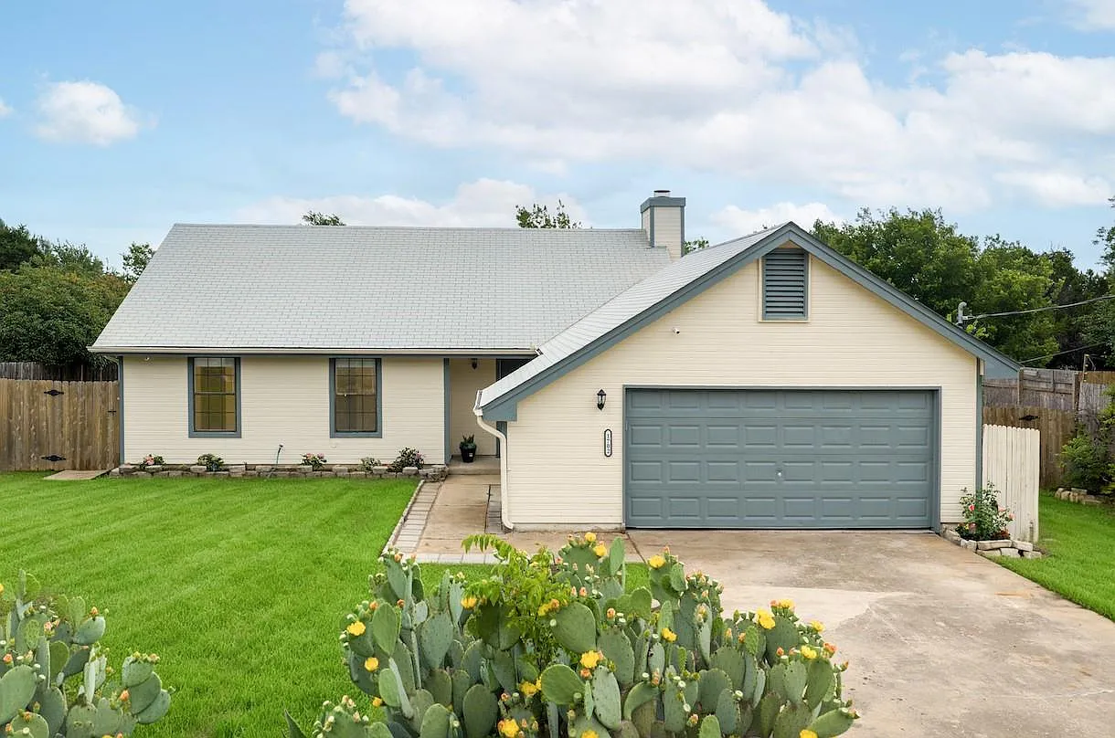 3 bed, 2.0 bath, 1058 sqft, $1,750 — Photo 1
