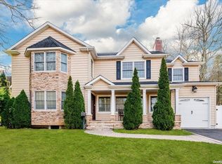 26 Marion Ave, Merrick, NY 11566