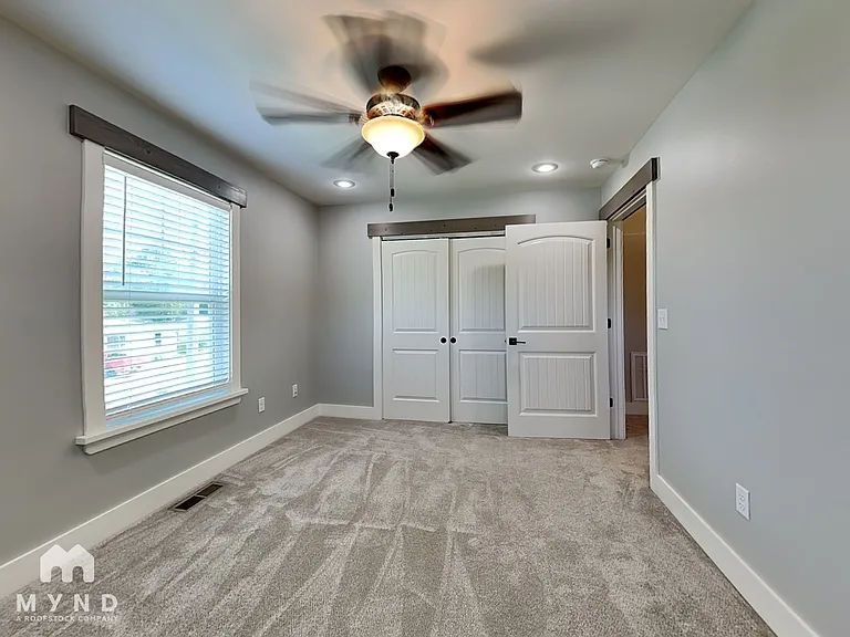 405 S Carl St — Photo 10
