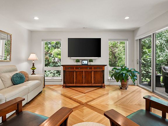 5th image of 3937 Regent St