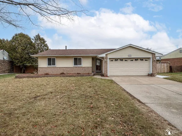 18153 Doncaster Ct, Brownstown, MI 48193