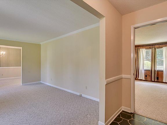3rd image of 402 Dorchester Drive
