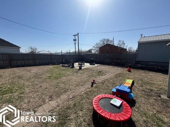 510 E Walsh St, Centerville, IA 52544