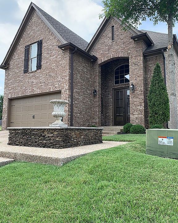 1st image of 885 Winter Leaf Dr