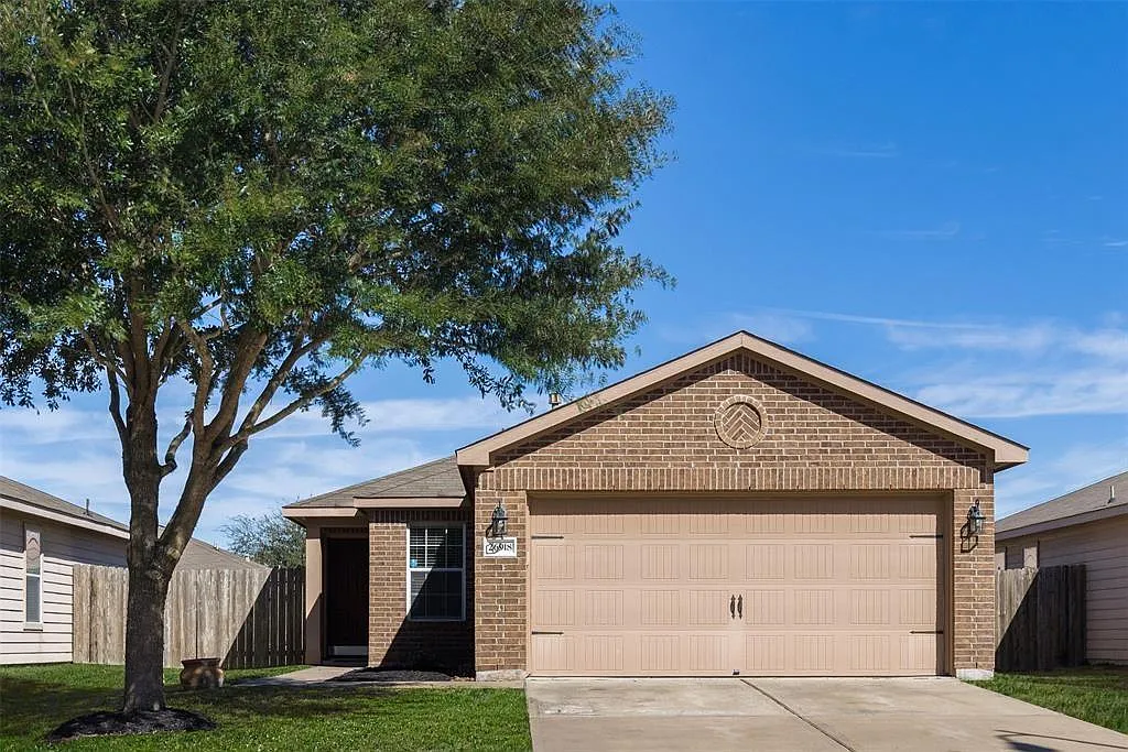 3 bed, 2.0 bath, 1280 sqft, $1,895 — Photo 3
