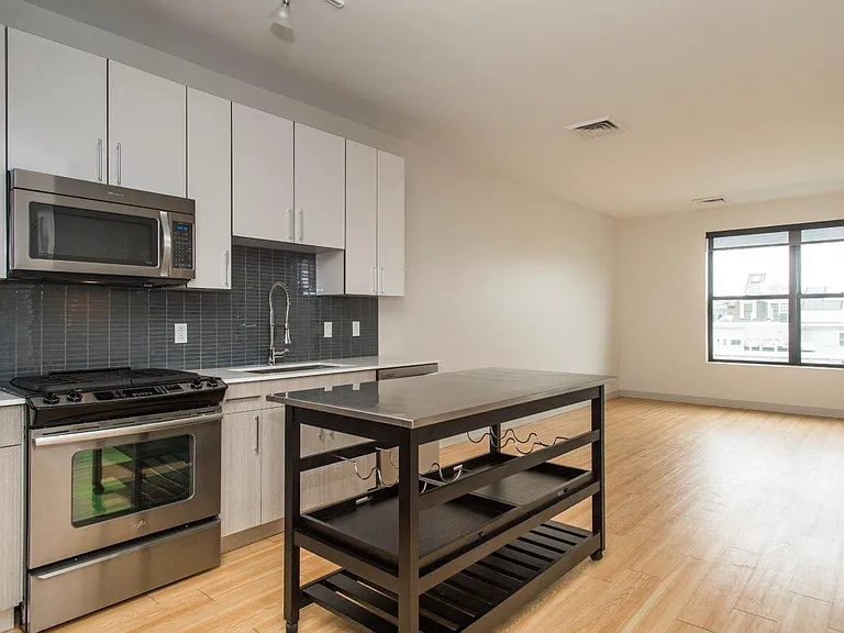 West Square Apartments — Photo 118
