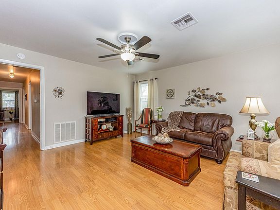 5th image of 2503 Cunningham Dr