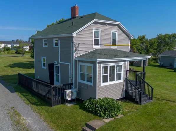32 Highland St, Glace Bay, NS B1A 2T5