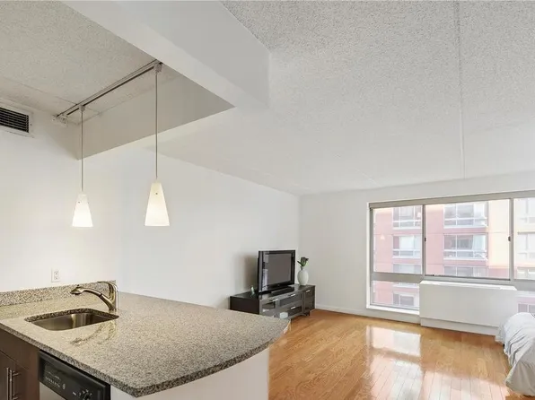 555 W 23rd St, New York, NY