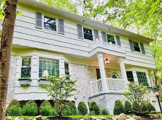 107 Fleets Cove Rd, Huntington, NY 11743