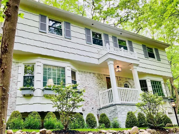107 Fleets Cove Road, Huntington, NY 11743