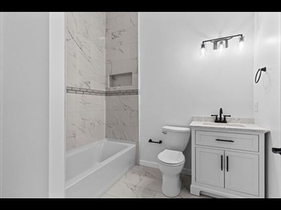 4th image of 276-280 Essex St APT 2